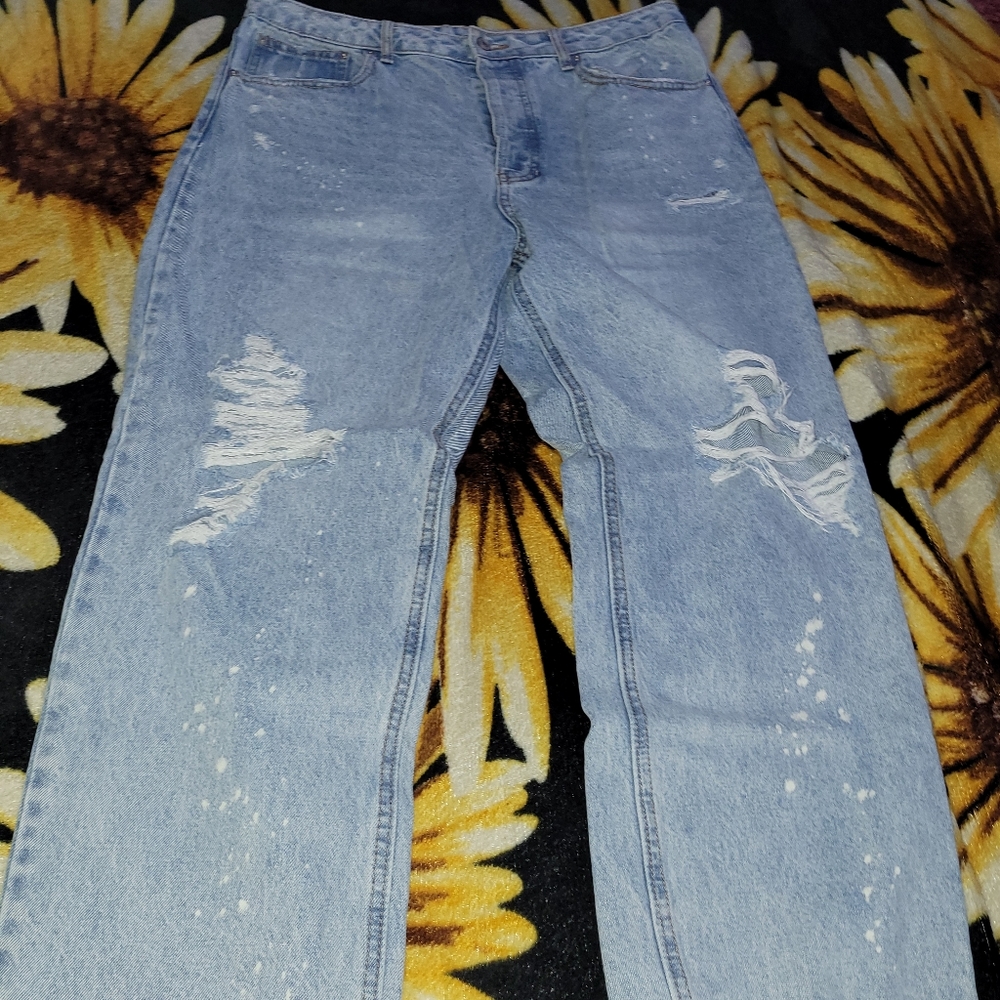 No Boundries ripped mom jeans